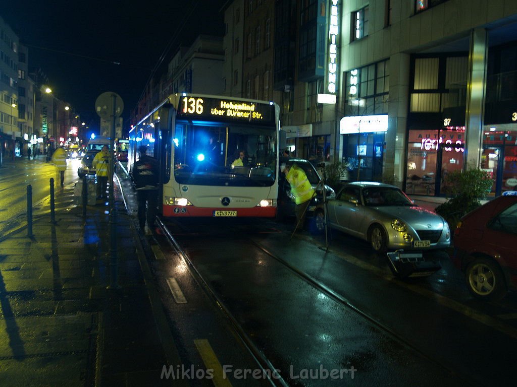 Person von Bus angefahren Koeln Aachenerstr P2.JPG